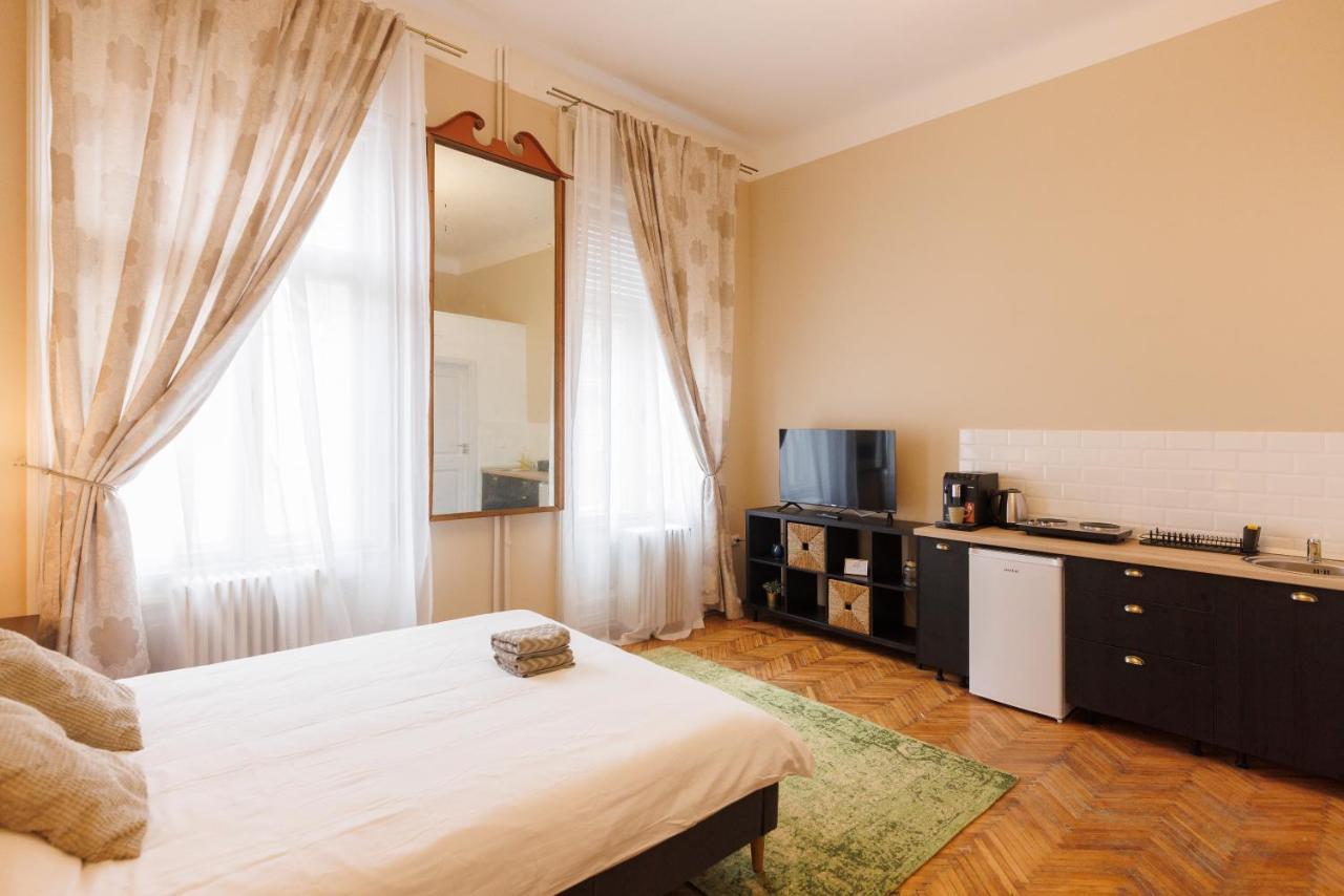 Bright In Old Town Apartment *
